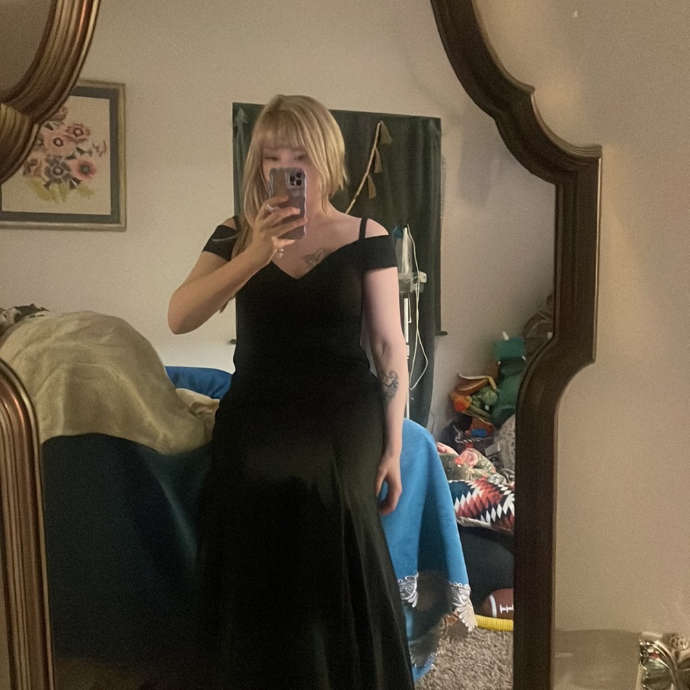 Black Sweetheart off shoulders Gown